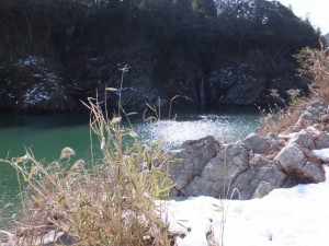 三瀬の渡し付近の滝