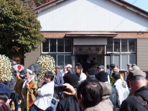 五身懸祭 – 道中練り歩き、神社へ到着（川添神社）