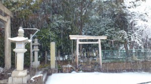 伊勢での大雪、箕曲神社（徒歩での出勤時）
