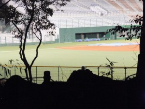 松尾観音寺から望むリニューアルされた市営倉田山公園野球場（伊勢市）