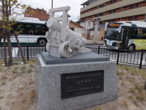 JR伊勢市駅前に設置された石製の奉曳車