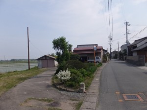 坂本遊園地の先の道標（多気郡明和町）