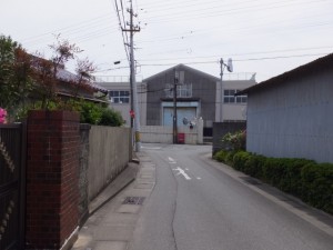 志宝屋神社から湊橋（大湊川）への途中