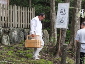 おんべまつり鮎占い神事の準備（水戸神神社）