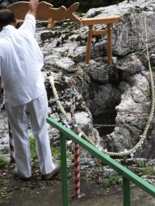 水戸神神社のおんべまつりの後で（大滝峡）