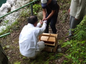 水戸神神社のおんべまつりの後で（大滝峡）