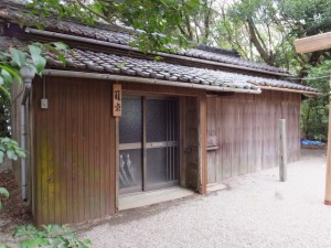 二見神社（姫宮稲荷神社）の籠堂