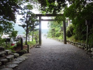 葭原神社にお参り後、駐車場へ（月讀宮）