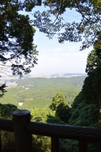 朝熊登山鉄道ケーブルカー跡に架かる橋（朝熊岳道）からの風景