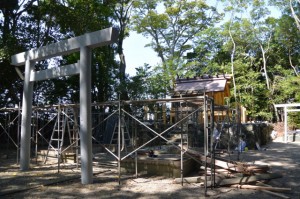 拝殿が解体された御造営中の橘神社（伊勢市黒瀬町）