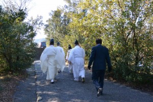 元始祭、鏡宮神社から朝熊神社への参進
