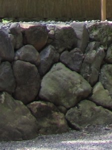 風宮の石垣に隠れていたハート型の石（2011年7月2日）