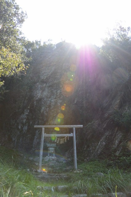鸚鵡岩（おうむいわ）