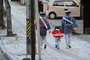 松阪神社式年遷座・お木曳きを終えて帰途につく参加者