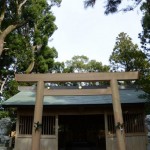 建て替えられた拝殿前の鳥居、有田神社（伊勢市小俣町湯田）