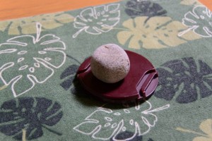 宿浦で見つけたサイコロ状の小石