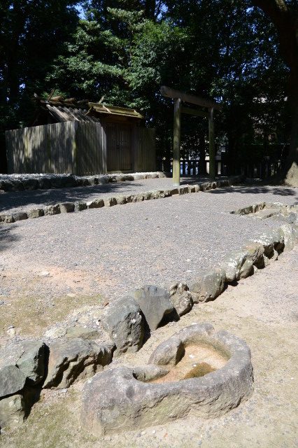 清野井庭神社（豊受大神宮 摂社）には多数の盃状穴