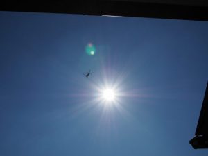 明野航空祭前日に自宅上空を飛ぶヘリコプター